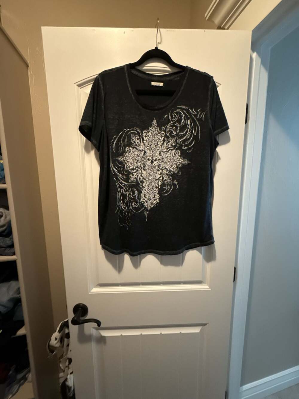 Maurices Studded Rhinestone Cross Graphic T-Shirt Size XL Black